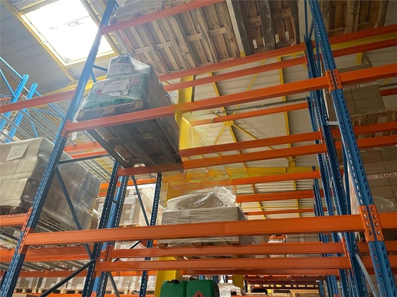 À VENDRE / LOCATION POSSIBLE : Bâtiment de 935 m²