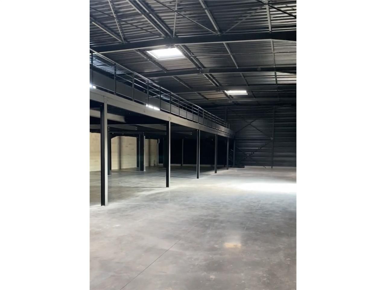 À LOUER : Local d'activités de 900 m² à MABLY