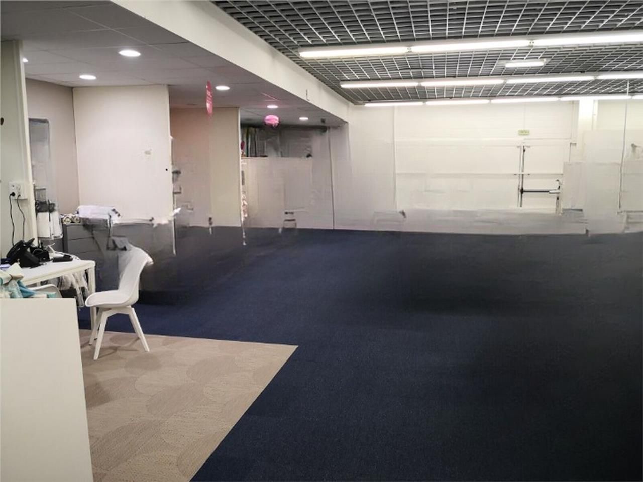 À LOUER : Local commercial de 547 m², idéalement