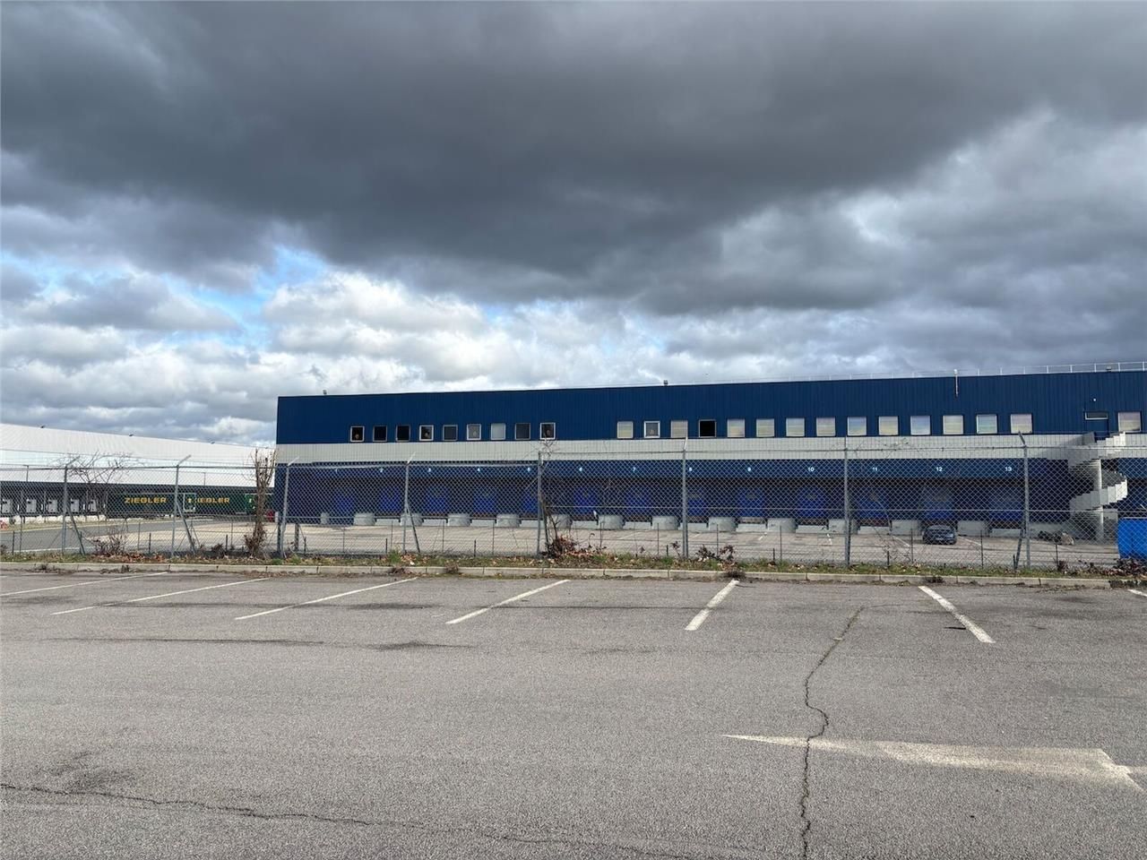 Bâtiment double faces avec quais niveleurs Bonne 