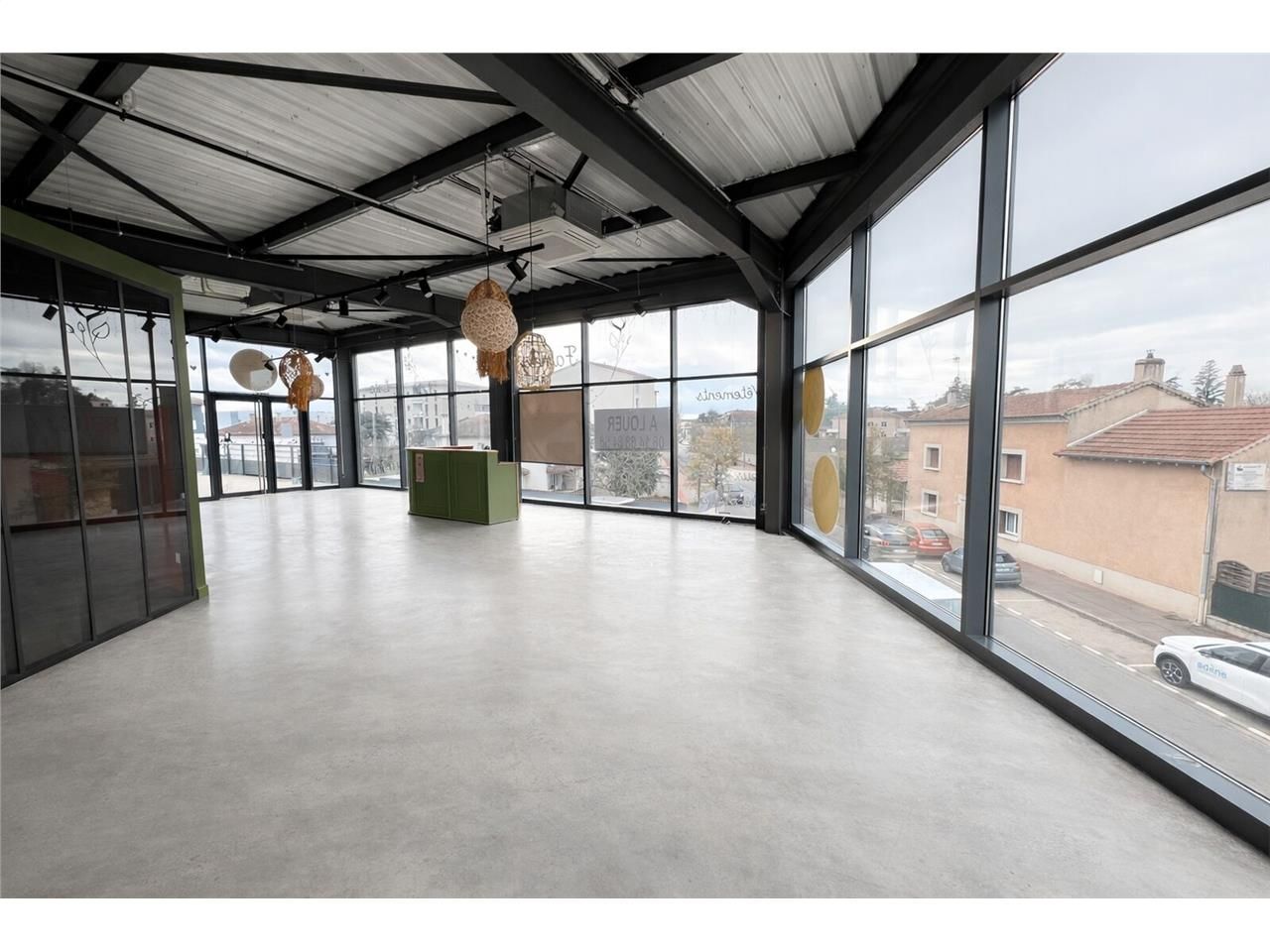 Ensemble de locaux commerciaux neufs dont 2 lots 