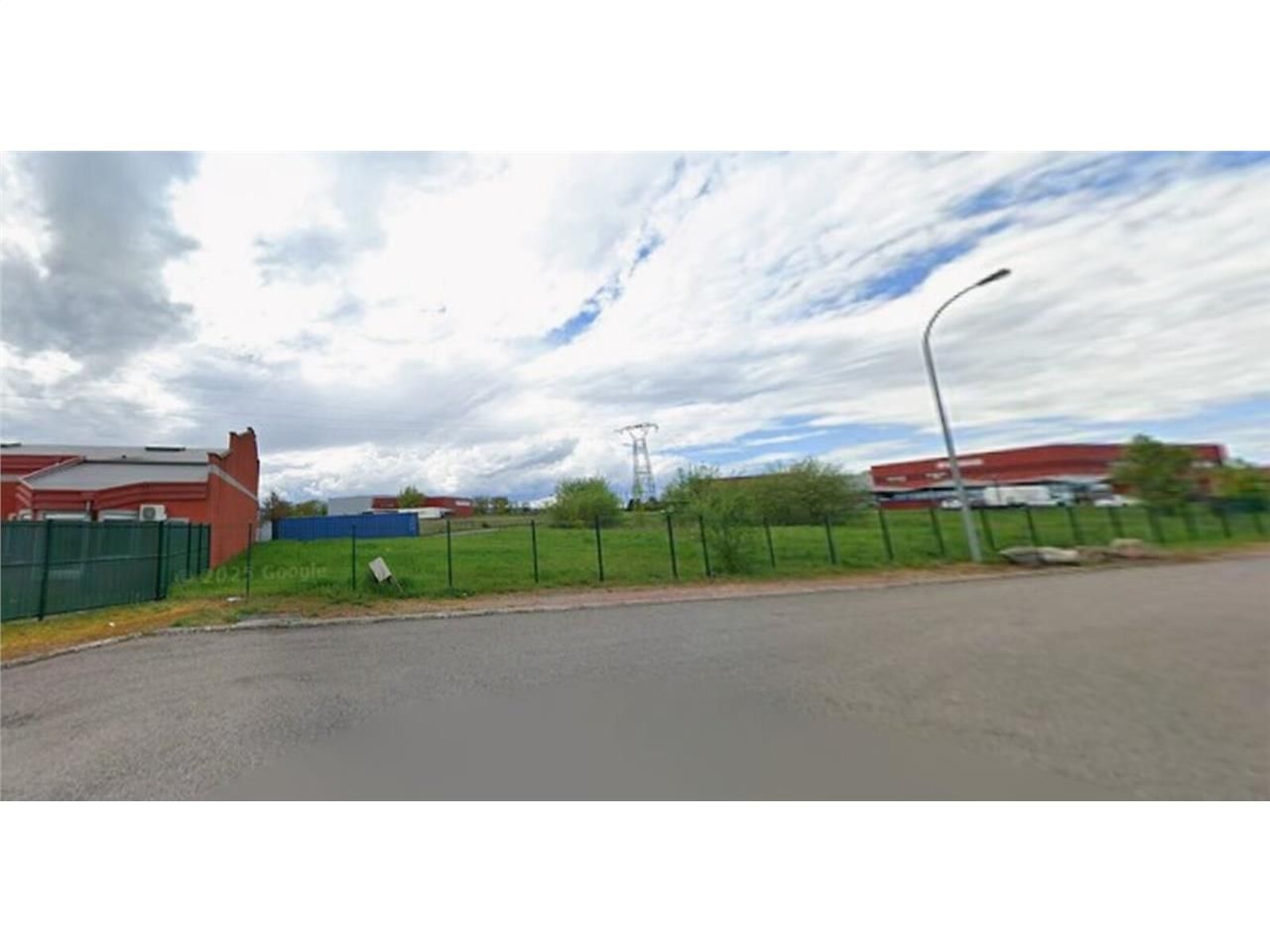 Proximité Mably en bordure de RN7, à deux pas de 