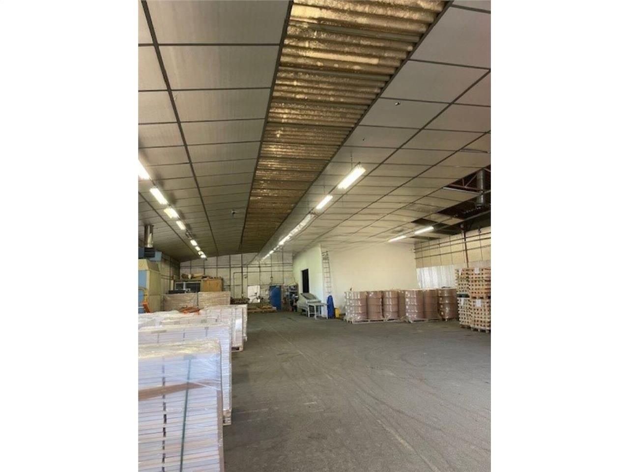 Entrepôts de 630 m² à Vendre à LE COTEAU