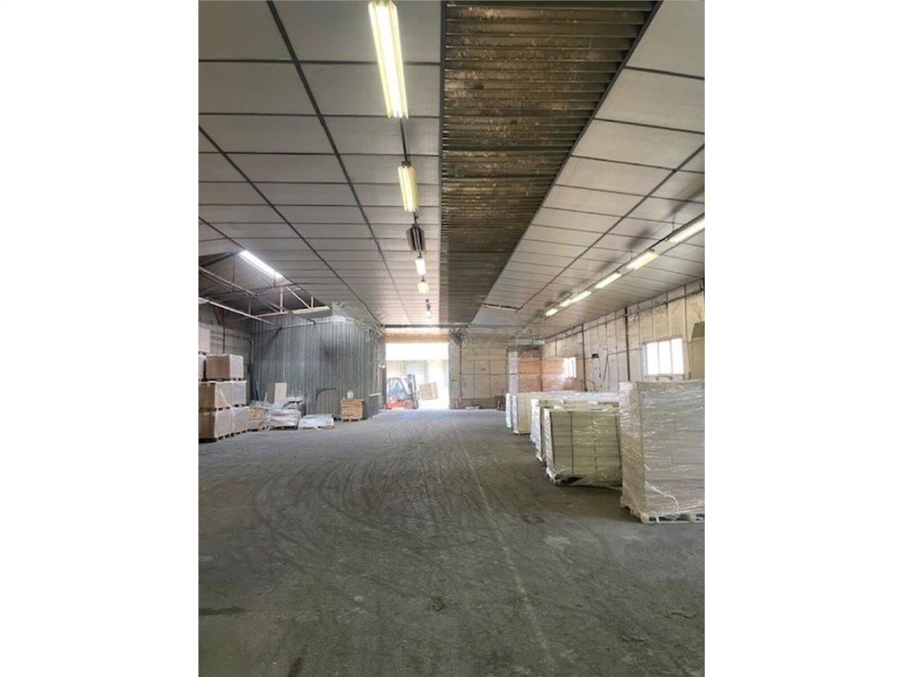 Entrepôts de 630 m² à Vendre à LE COTEAU