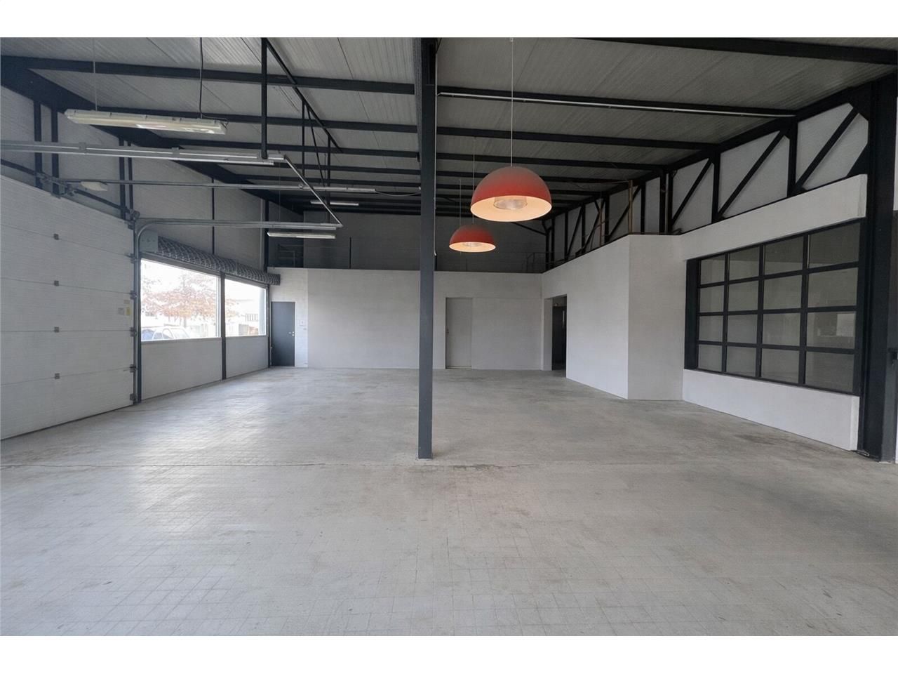 Lot 1 : Quai + chambres froides + 5 places de par