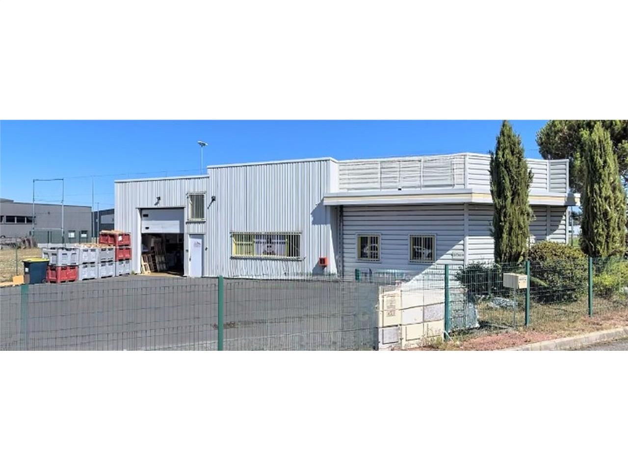 A LOUER : Local d'activité d'environ 400 m² sur 6