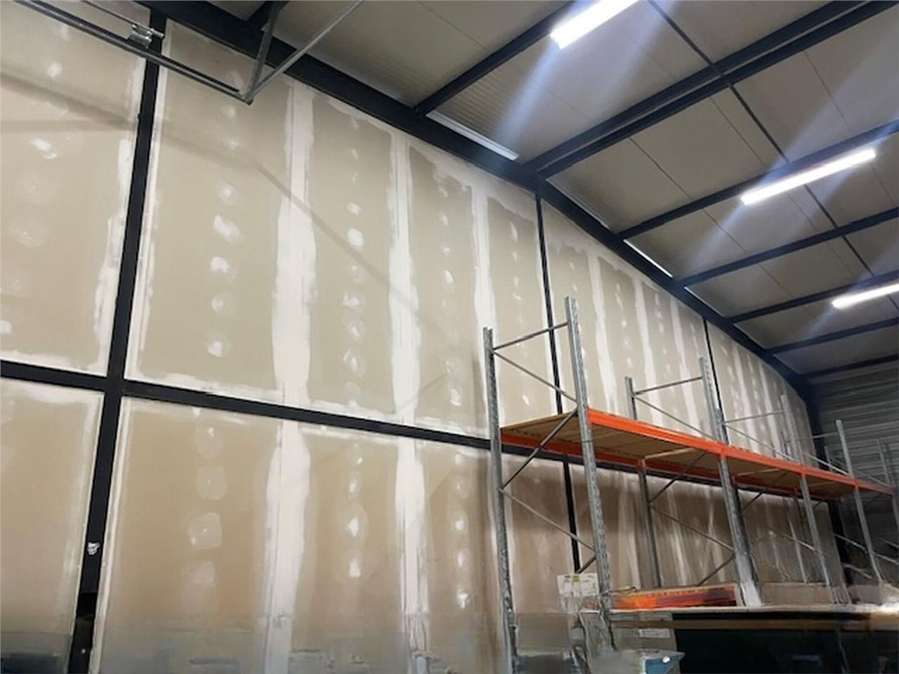 À VENDRE : Cellule artisanale de 190 m² au coeur 