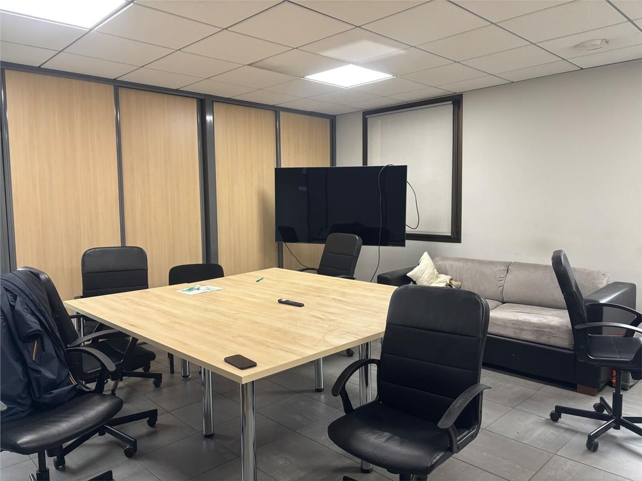 Axe Lyon Clermont situé à toute proximité de l'éc