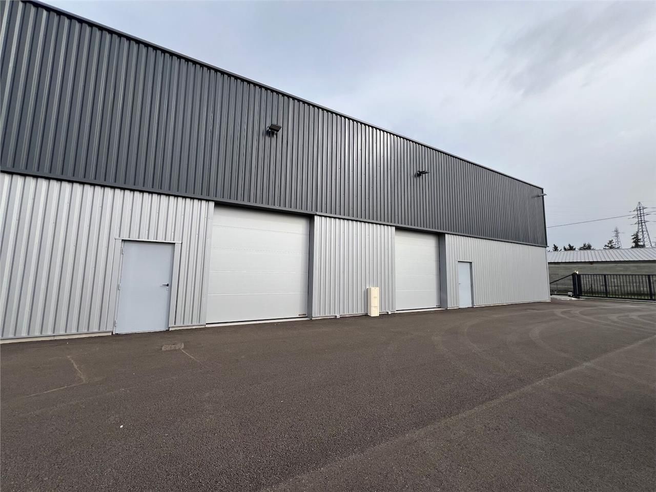 À LOUER : 2 cellules artisanales réunissables dis