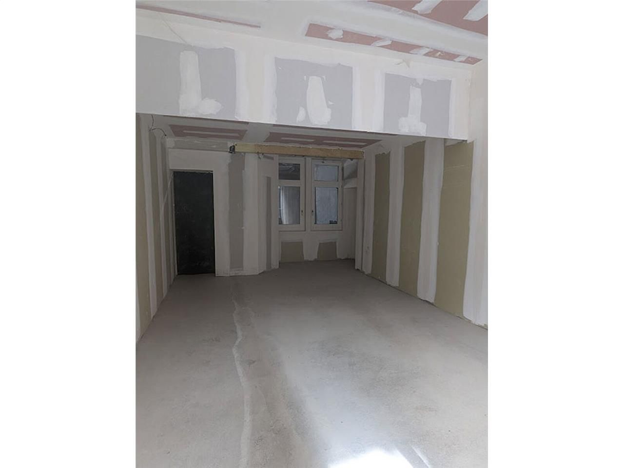 À VENDRE : 2 lots de commerces en rez-de-chaussée