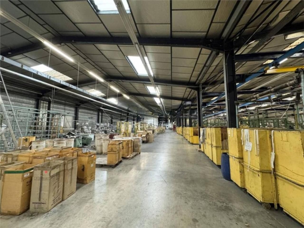 À VENDRE : TENEMENT INDUSTRIEL de 11 345 m² indép