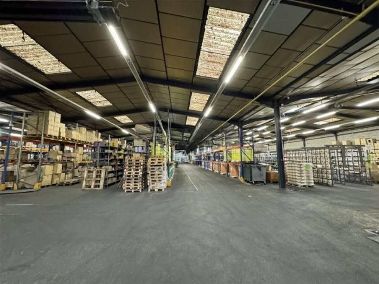 À VENDRE : TENEMENT INDUSTRIEL de 11 345 m² indép