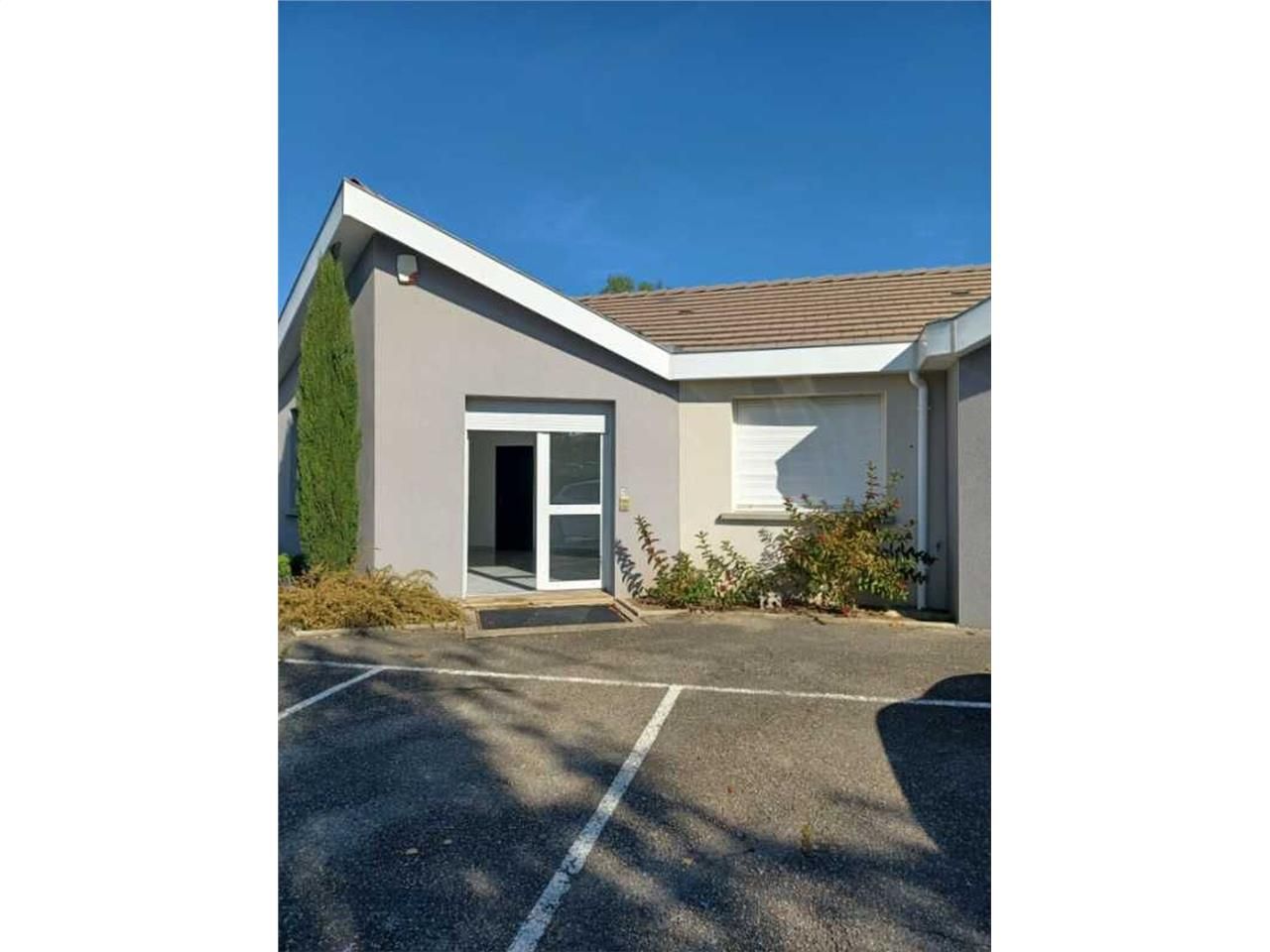 À LOUER : Bâtiment industriel de 320 m² à LA FOUI