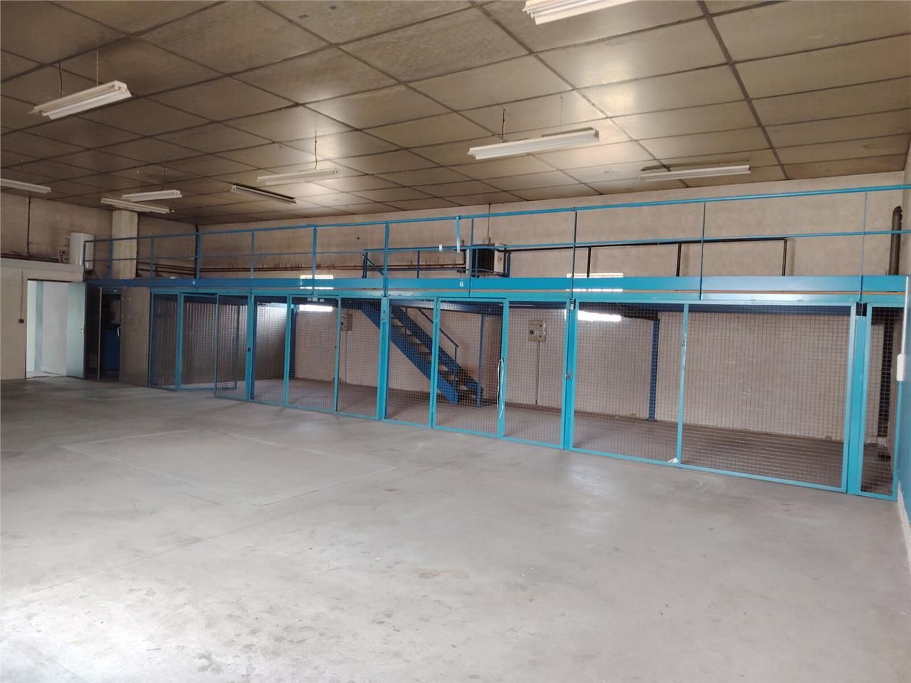 À LOUER : Bâtiment industriel de 320 m² à LA FOUI