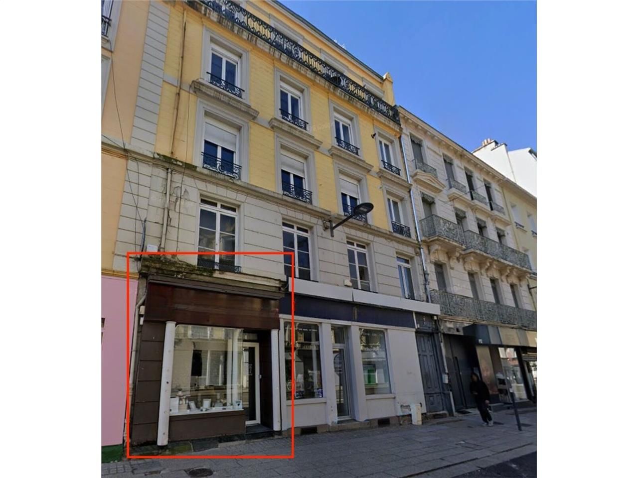 À VENDRE INVESTISSEUR : Murs commerciaux situés e