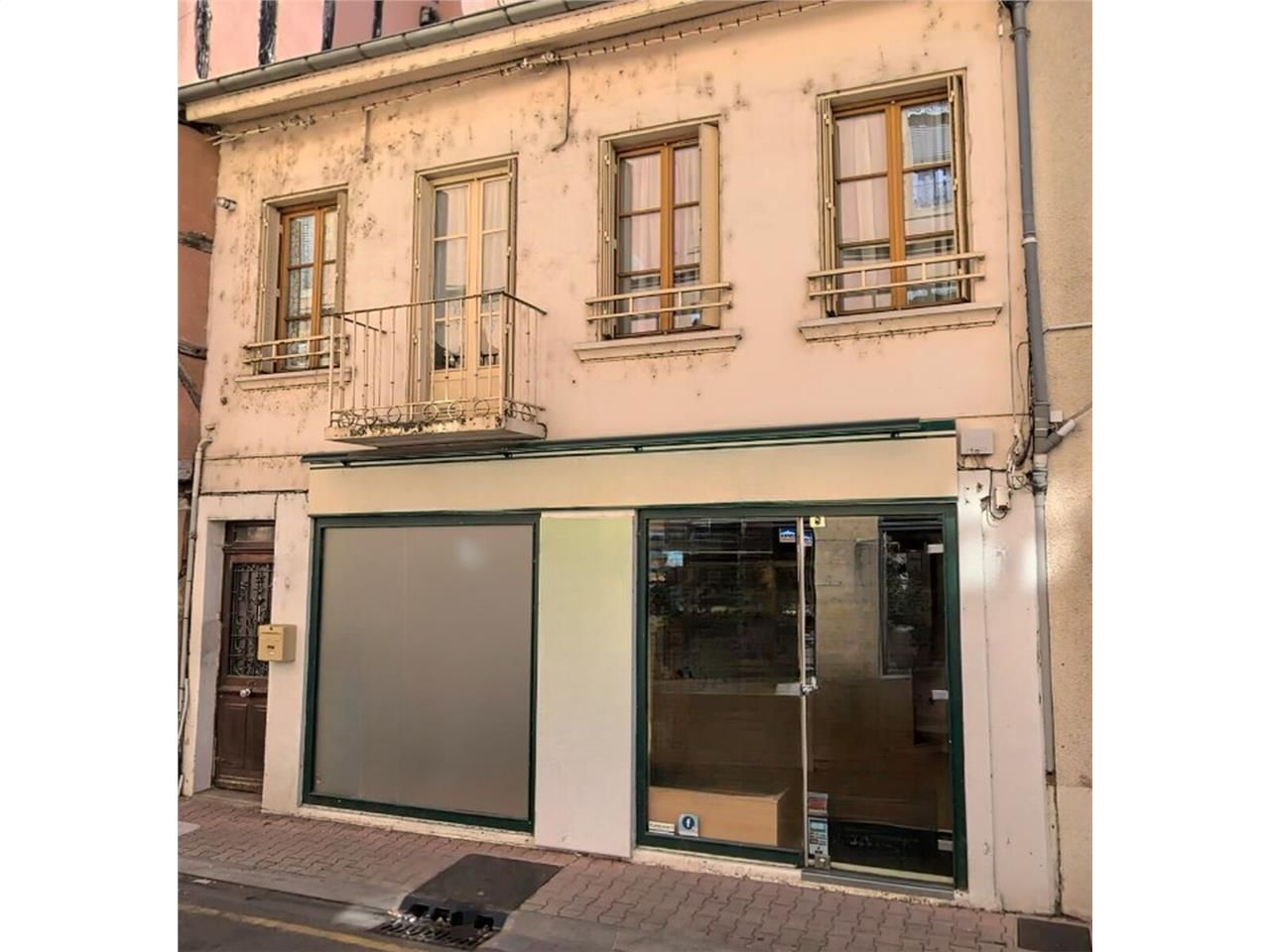 À LOUER : Local commercial au coeur du village de