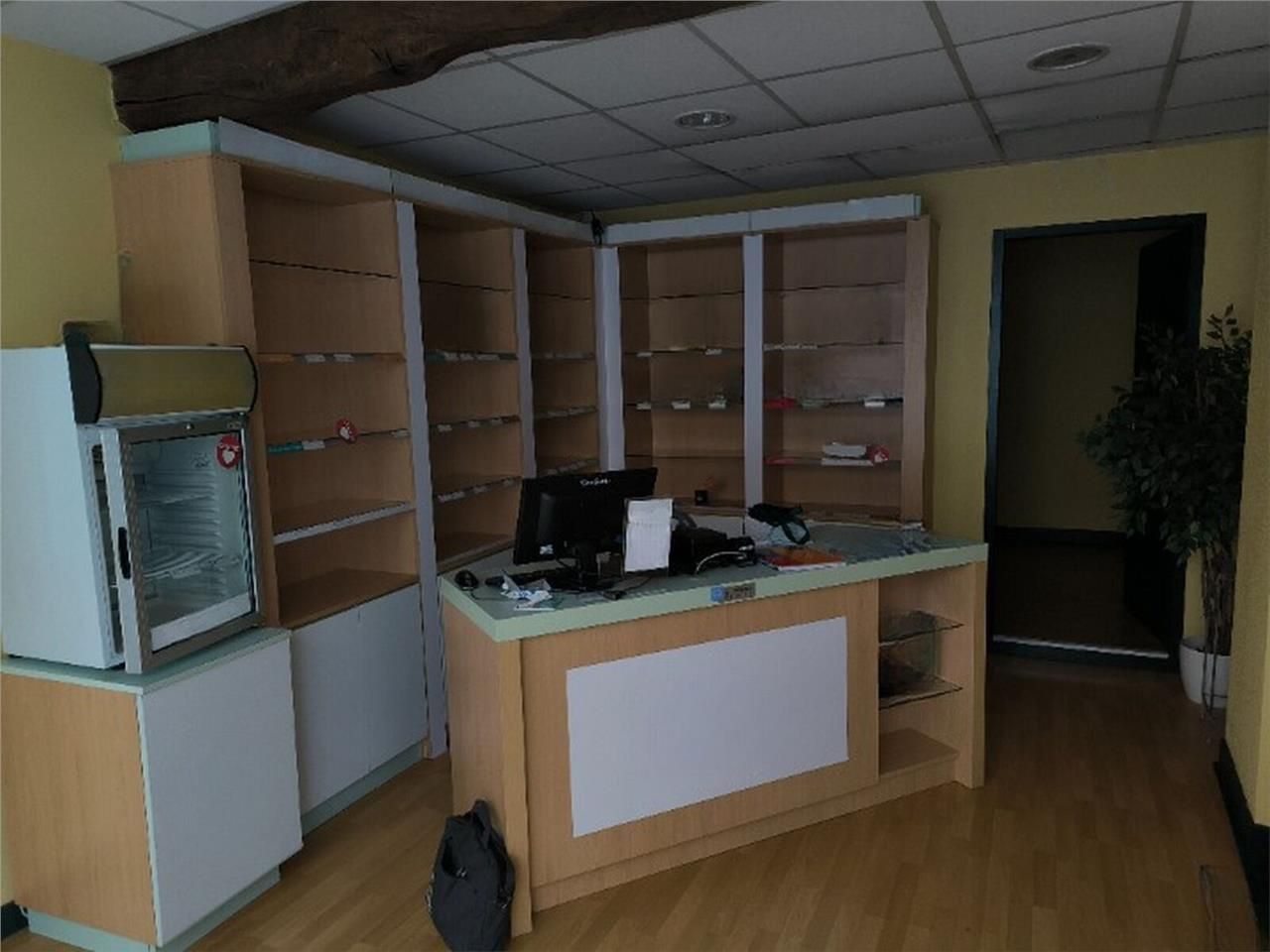 À LOUER : Local commercial au coeur du village de