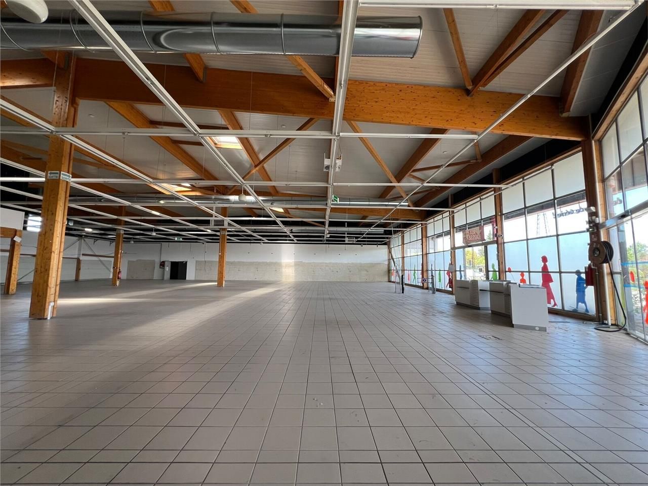 À LOUER EN EXCLUSIVITÉ : Local commercial de 1 14