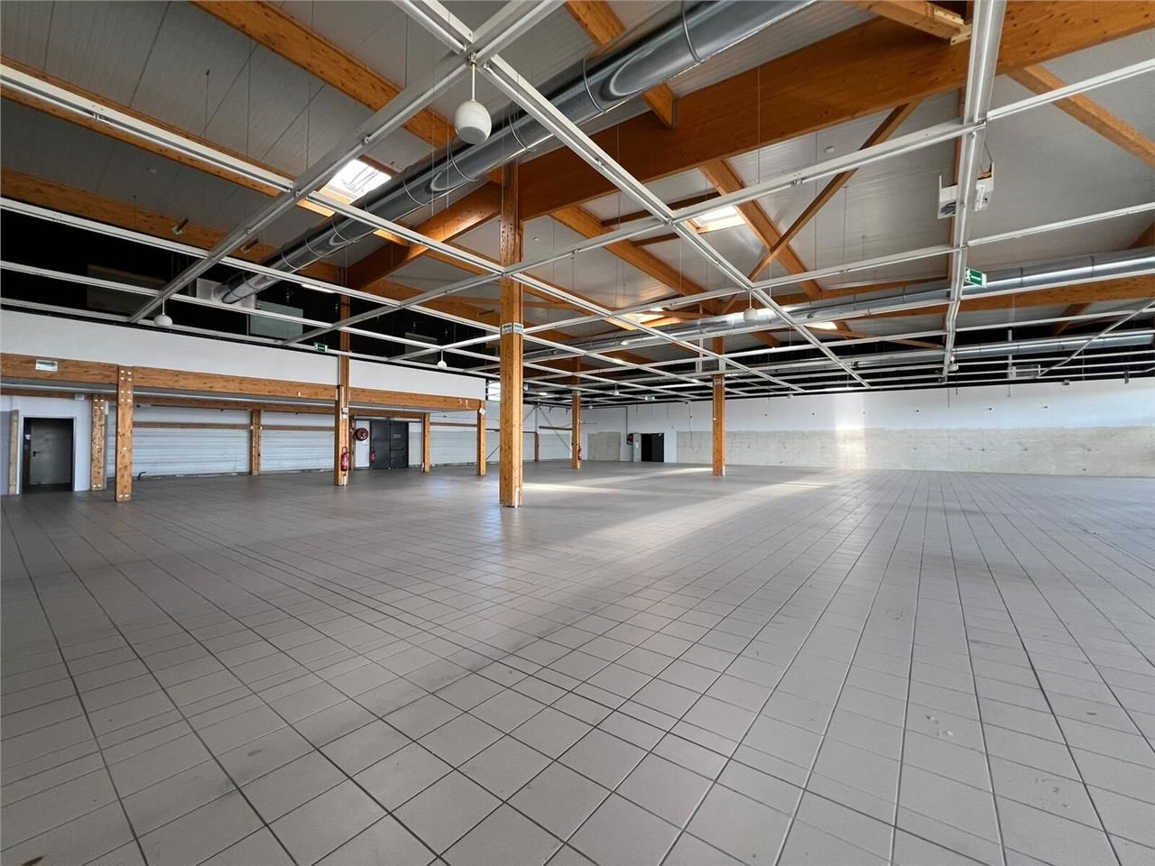 À LOUER EN EXCLUSIVITÉ : Local commercial de 1 14