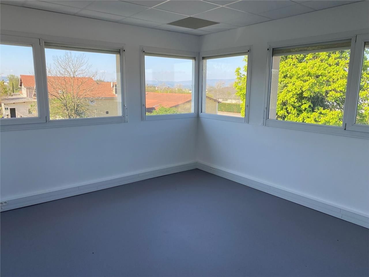 À louer - Bureaux rénovés de 100 m² à Saint-Just-