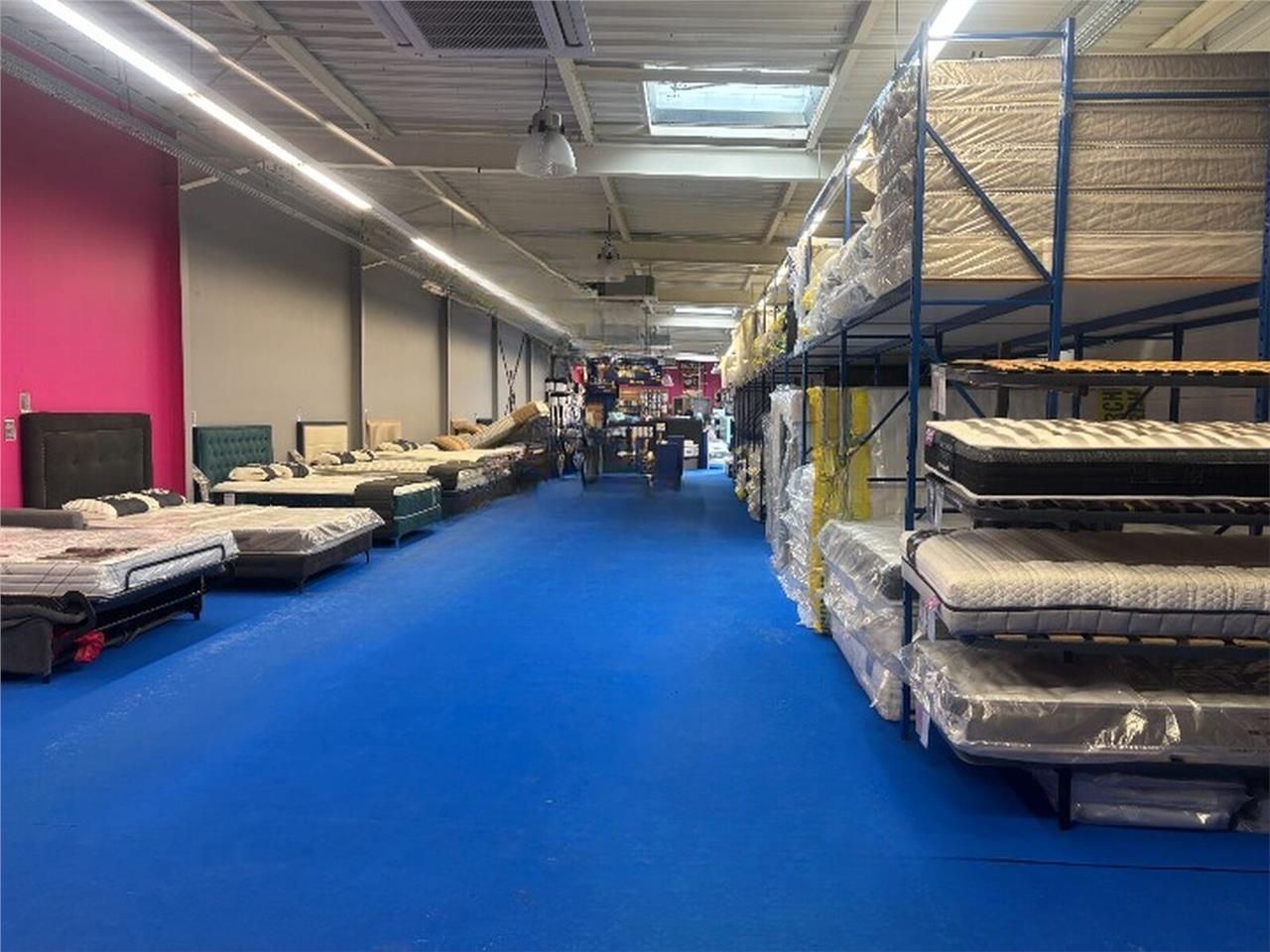 À LOUER : Local commercial de 400 m² avec Showroo