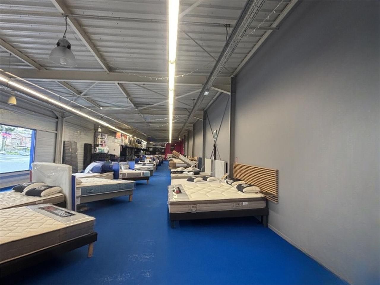 À LOUER : Local commercial de 400 m² avec Showroo