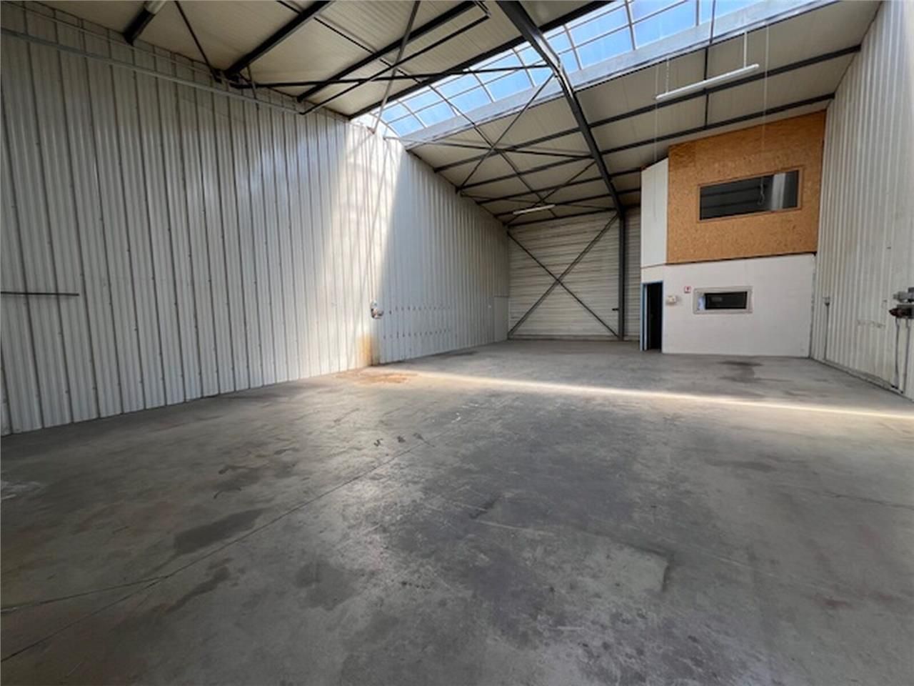 À LOUER : Cellule artisanale de 160 m² au coeur d
