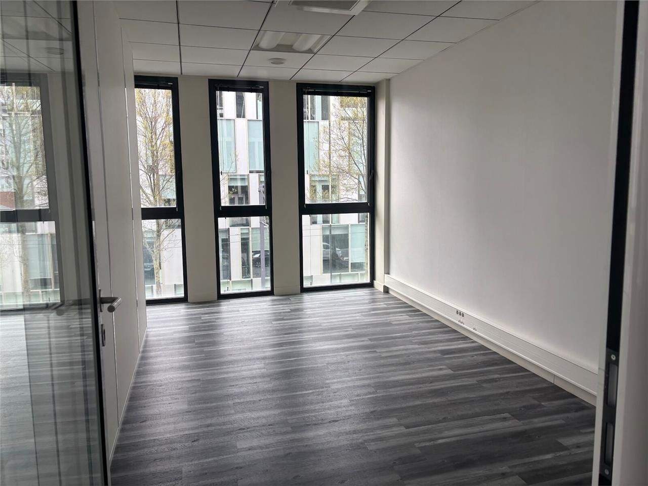 A LOUER bureaux au 2ème étage d'un immeuble récen