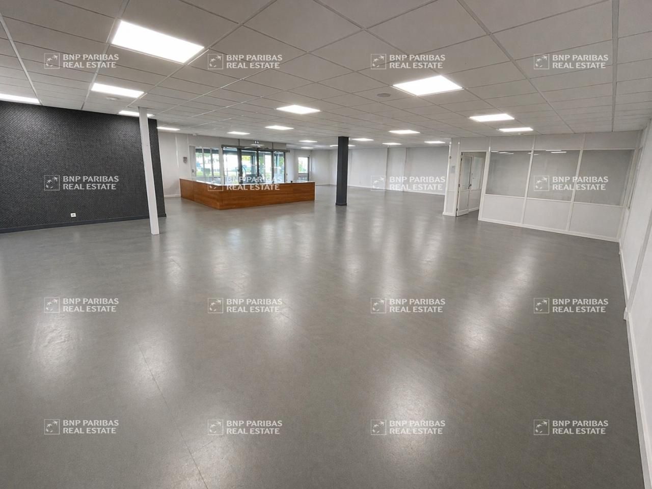 3260 m² pour ce activité en location à La meziere