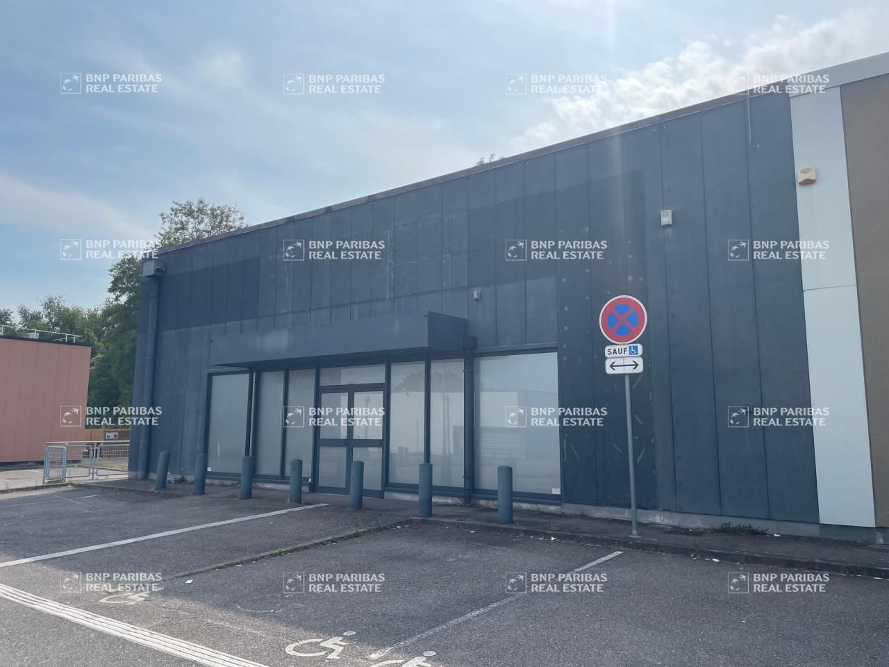245 m² pour ce local commercial en location à Frouard
