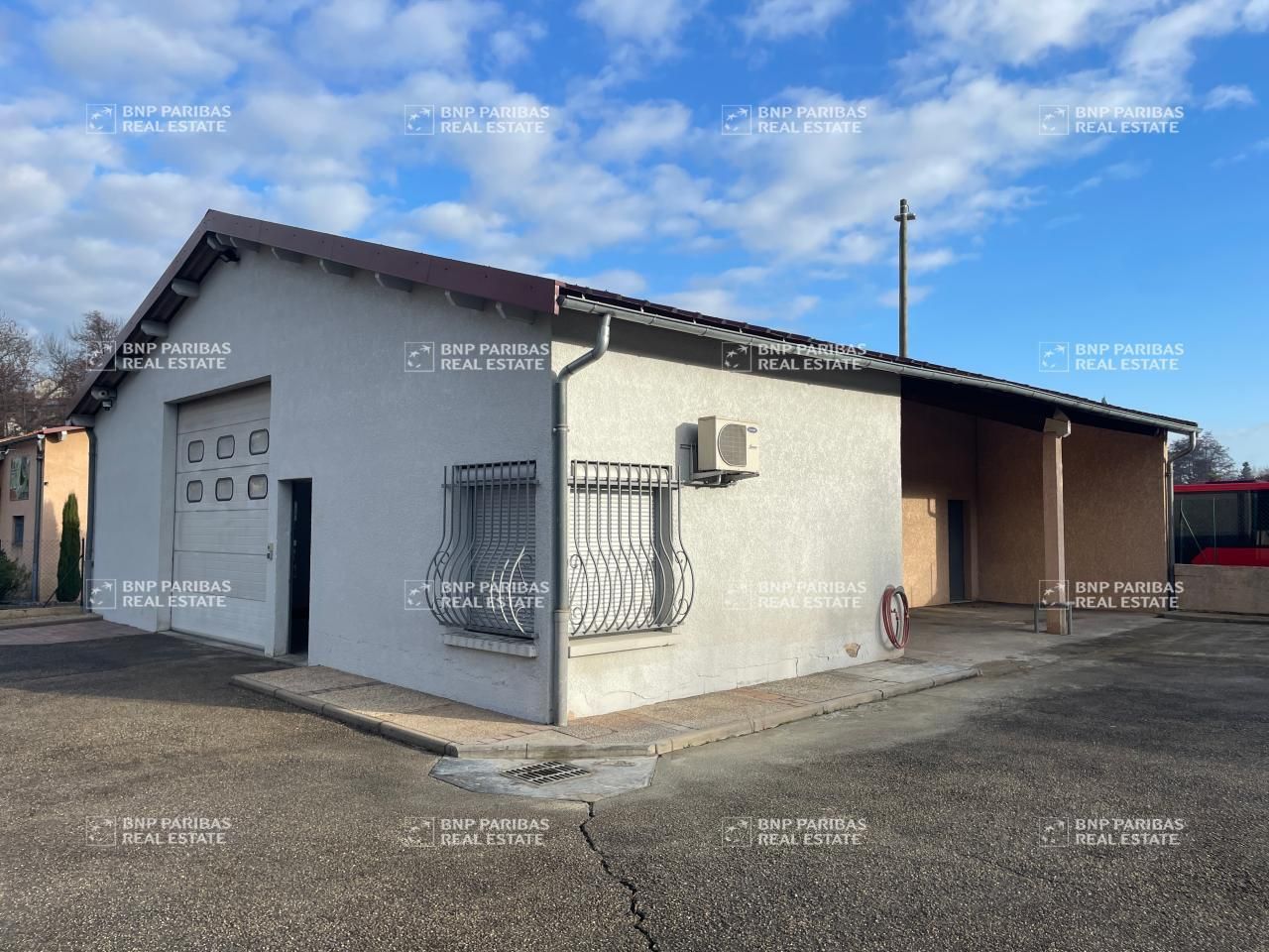 Location Activité 157 m² non divisibles 69510 Thurins