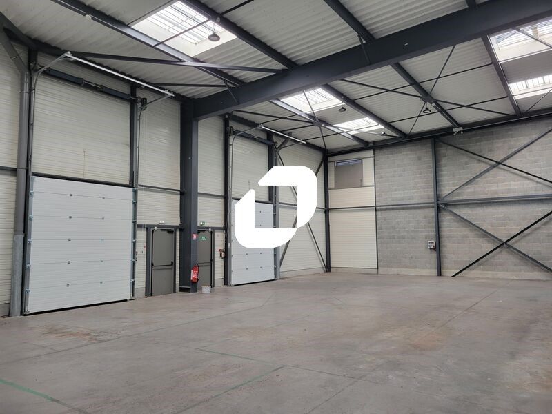 Proche des grands axes routiers avec une bonne vi