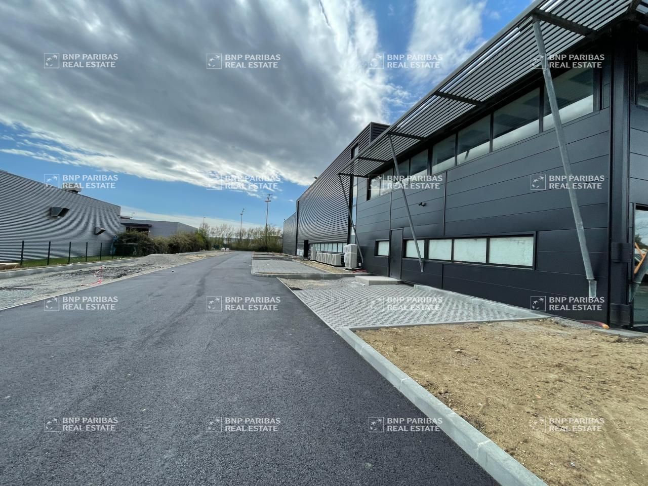 737 m² pour ce bureaux en location à Labège