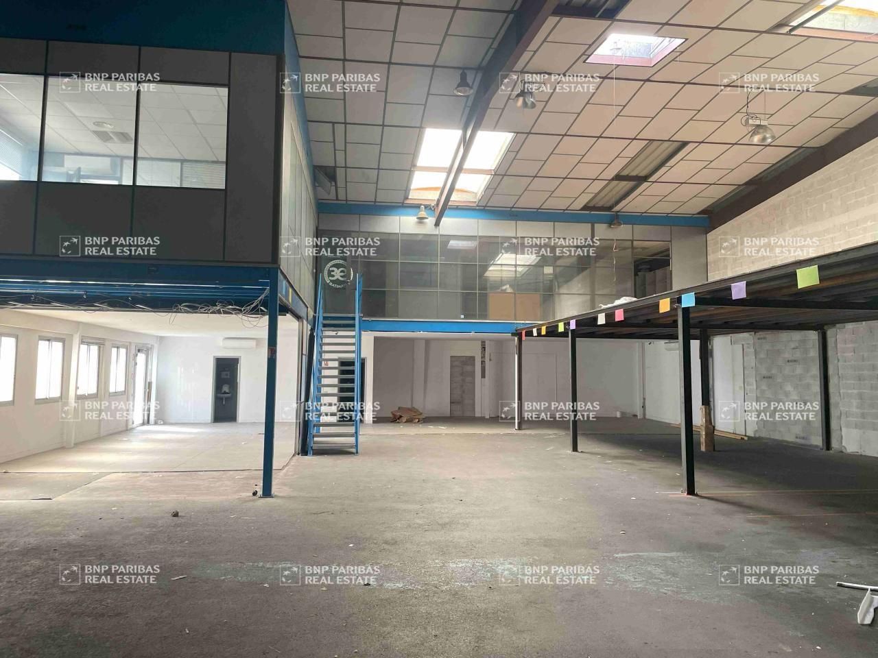 526 m² pour ce activité en location à Vitrolles