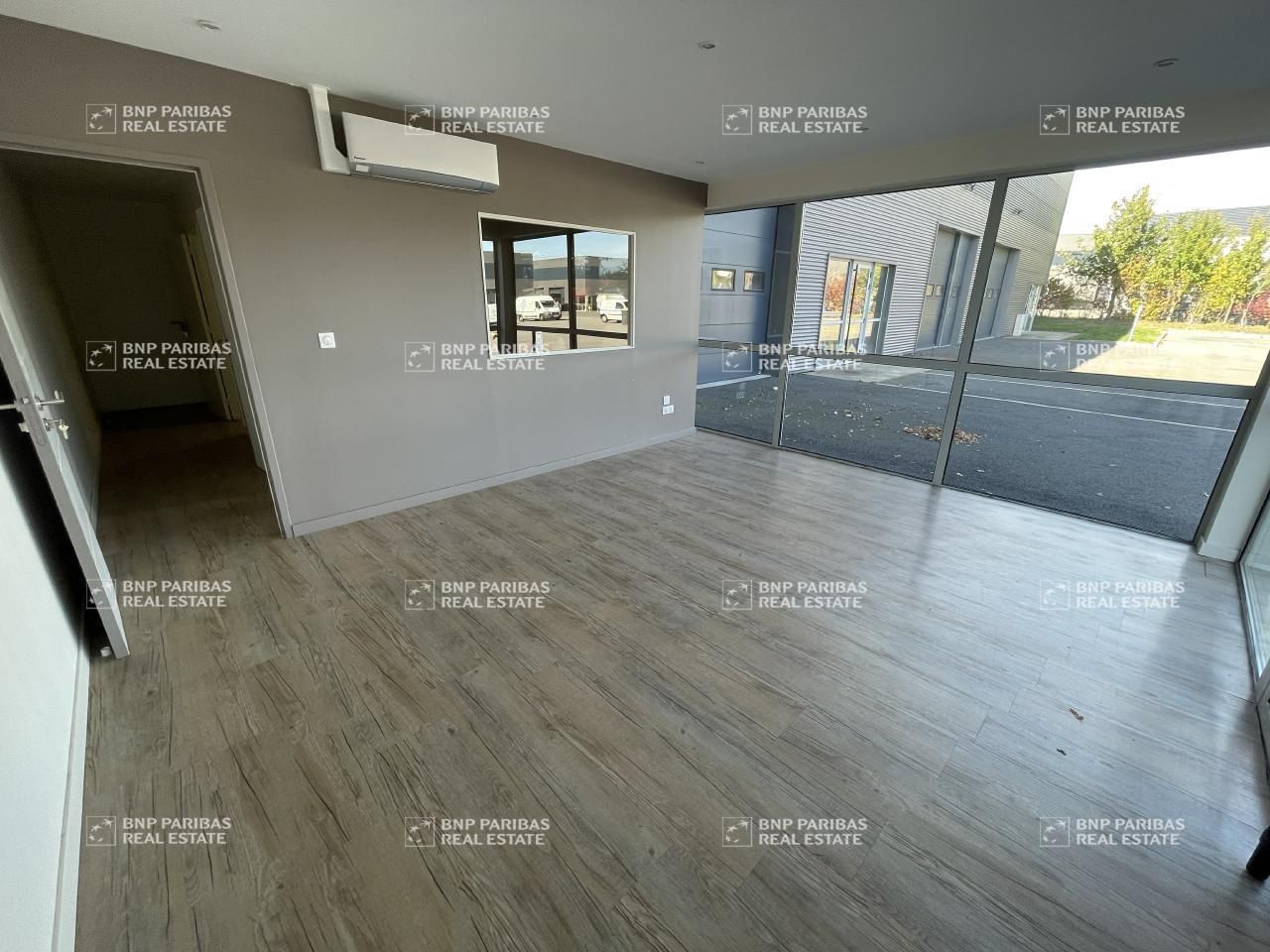 270 m² pour ce activité en location à Pace