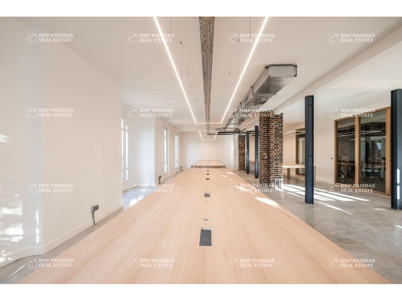 1940.8 m² pour ce bureaux en location à Paris