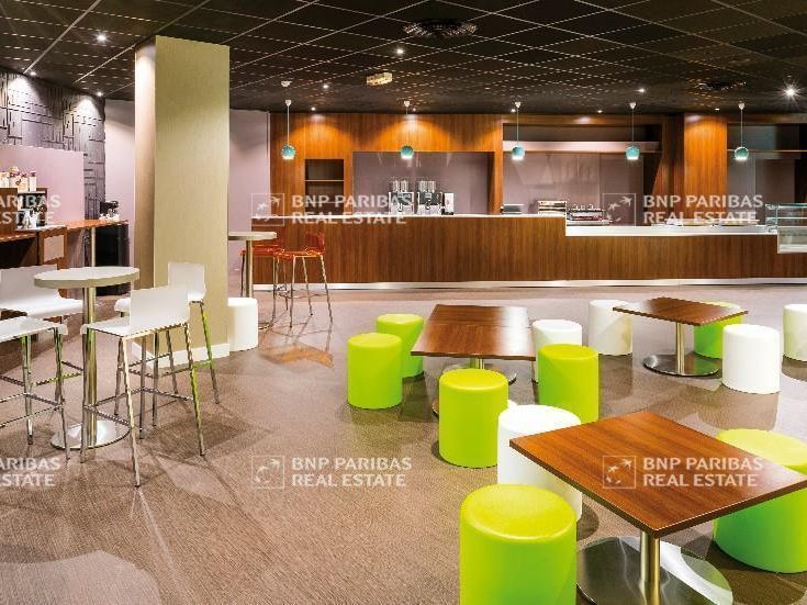 16324 m² pour ce bureaux en location à Le plessis robinson
