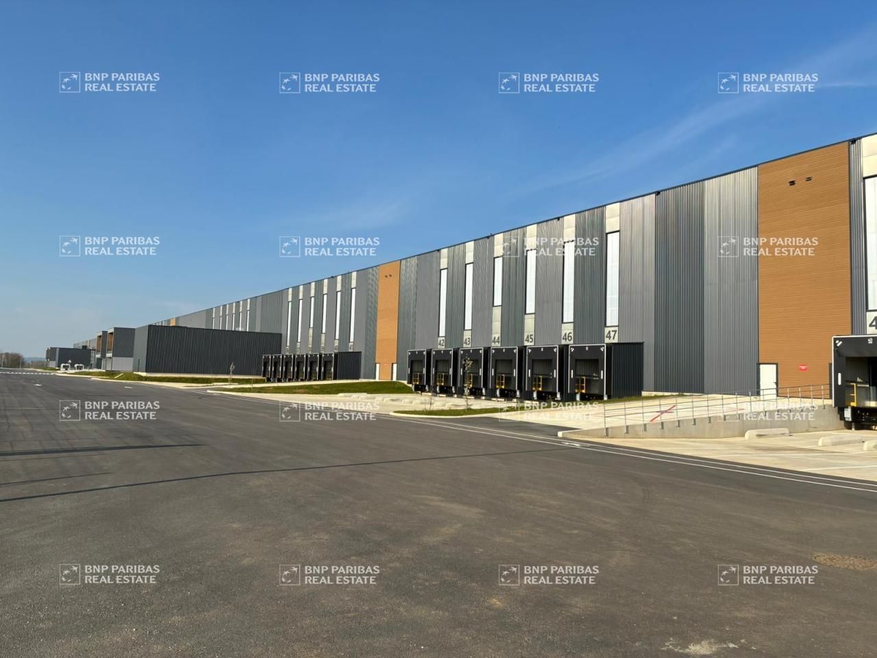 49203 m² pour cetentrepôts classe a en location à Sens