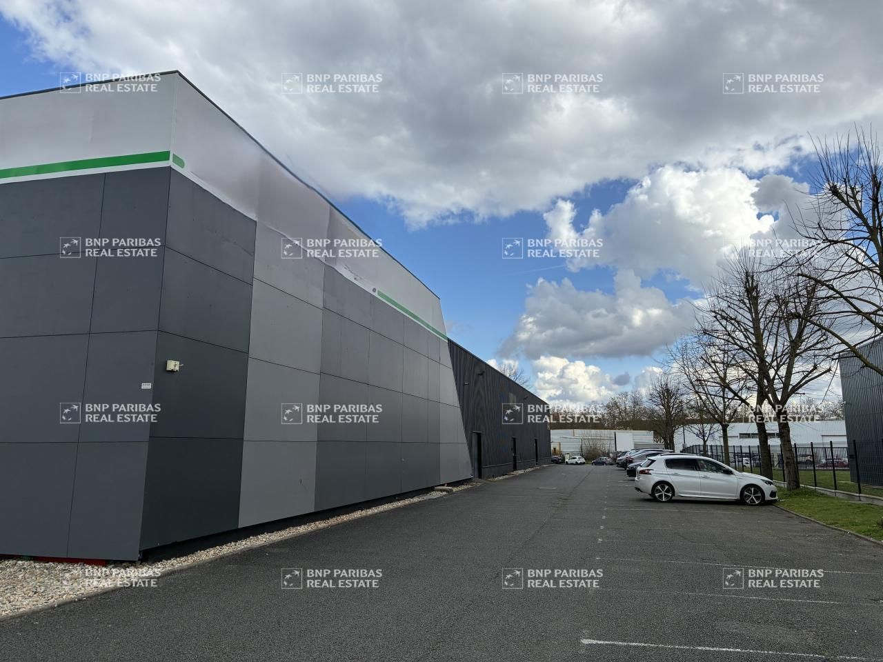 1200 m² pour ce activité en location à Bordeaux