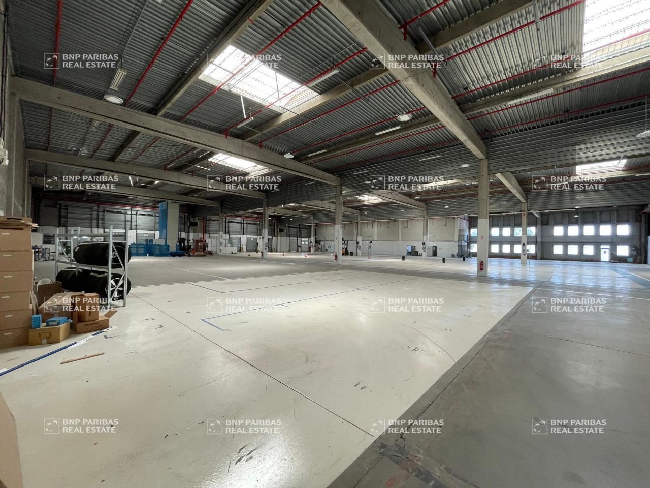 3584 m² pour ce activité en location à Vénissieux