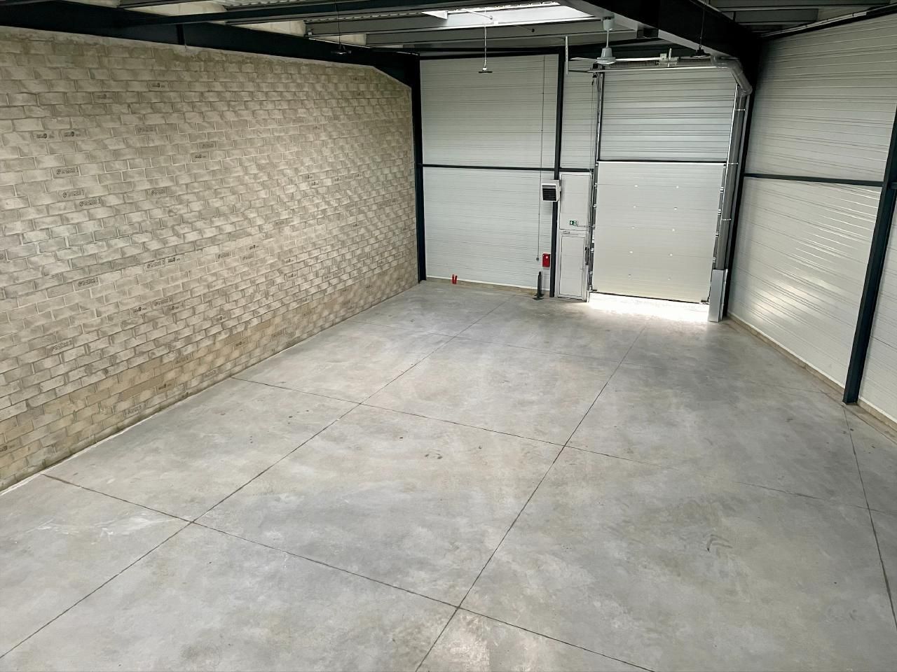 849 m² pour ce pme-pmi en vente à Marines