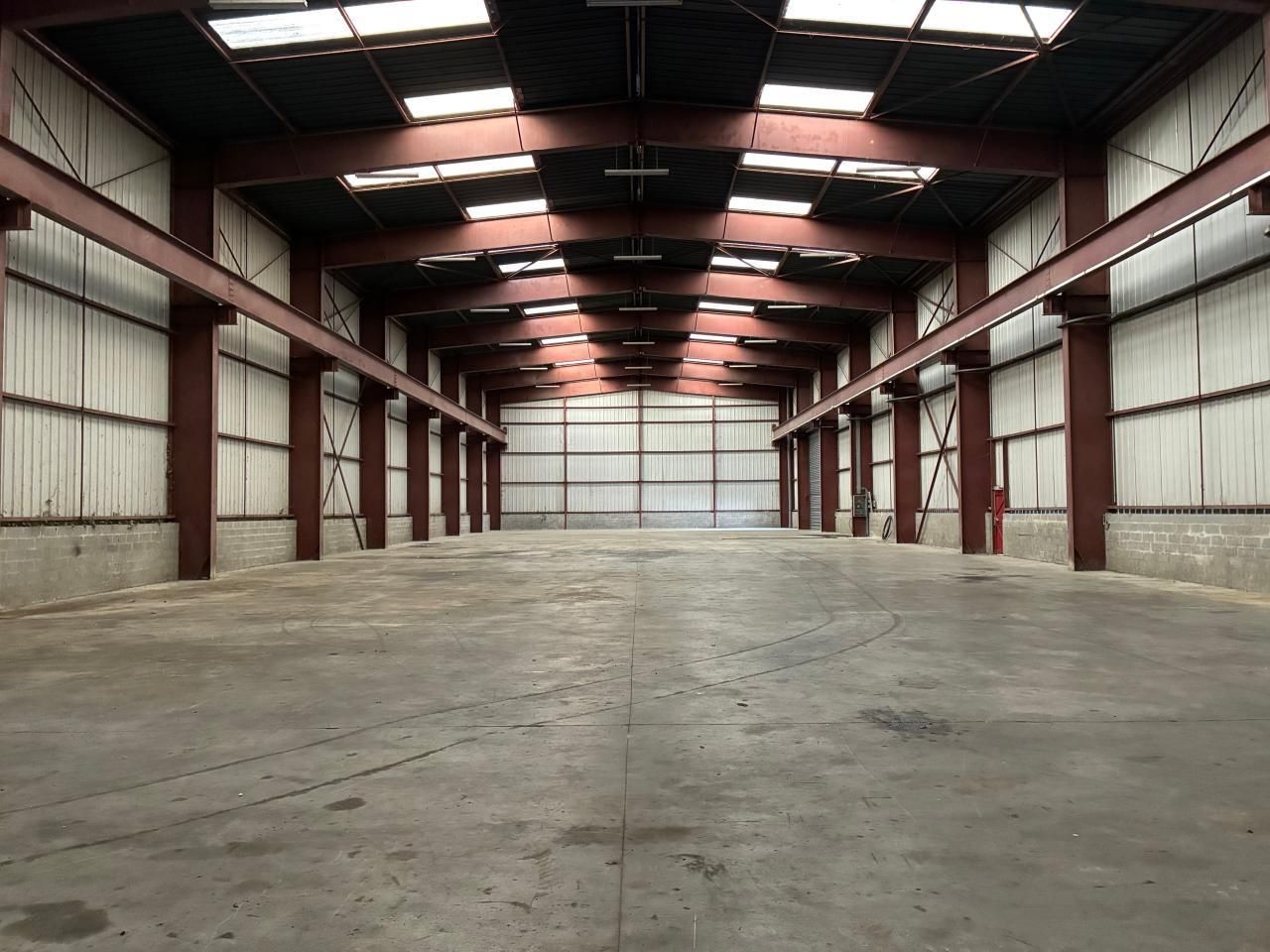1800 m² pour ce activité en location à Saint-ouen-l'aumône