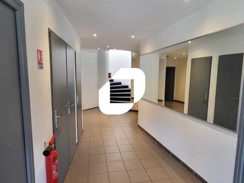 A proximité immédiate du tramway ainsi que de l'a