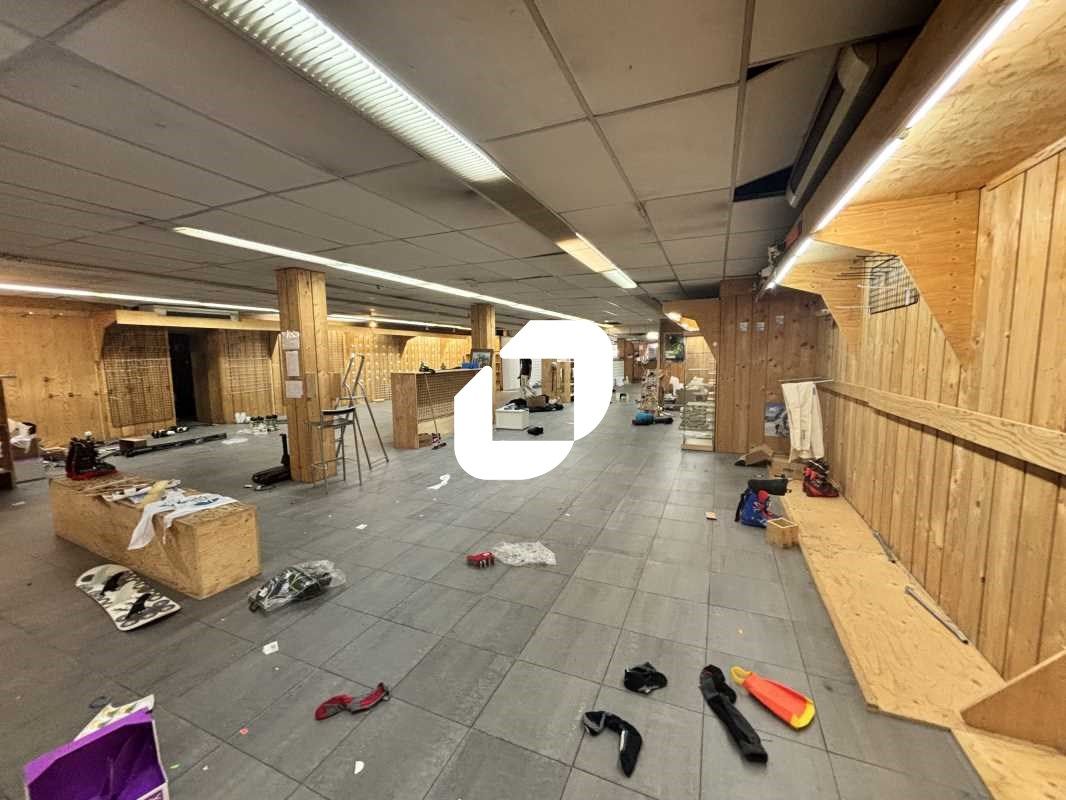 A proximité du Musée d'Aquitaine et du Tramway, I