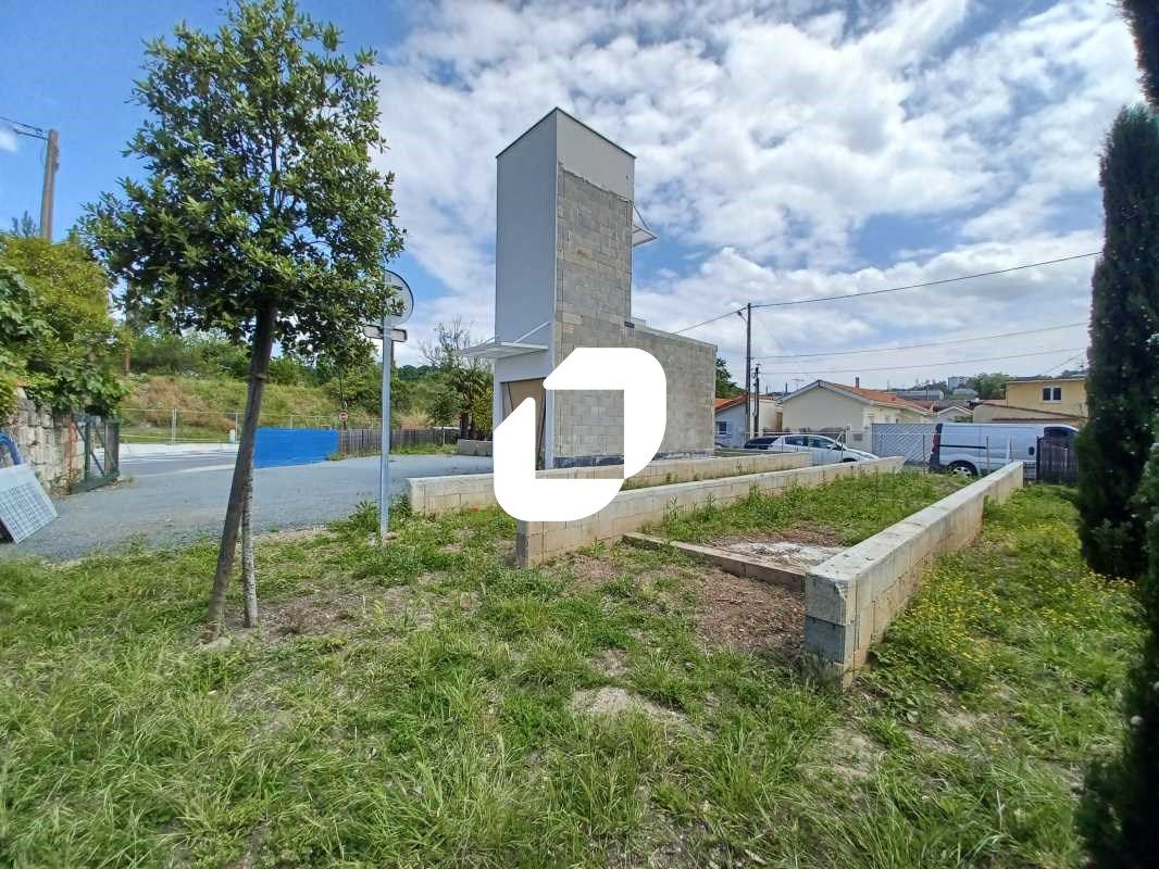 A proximité immédiate de la gare et des transport