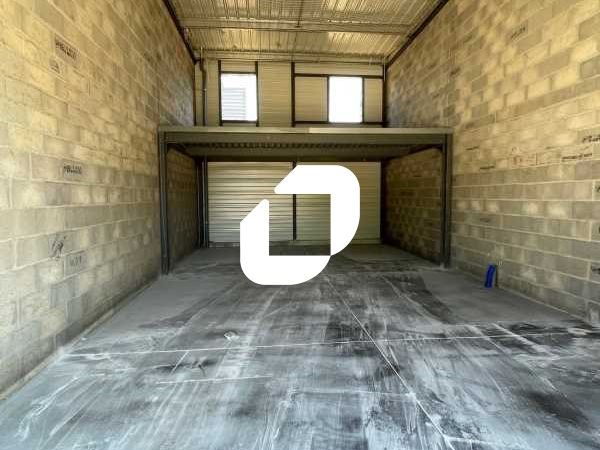 A proximité de la zone portuaire, Immprove vous p