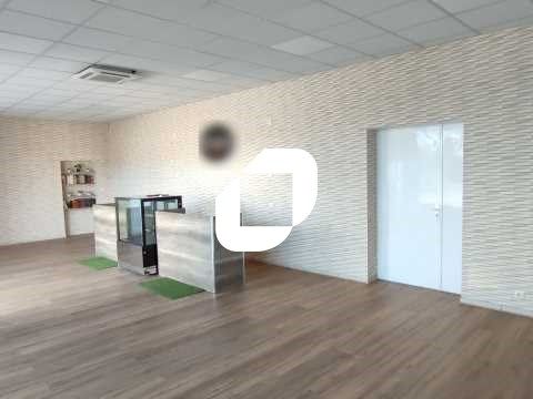 A proximité immédiate de la sortie 14 et de la so