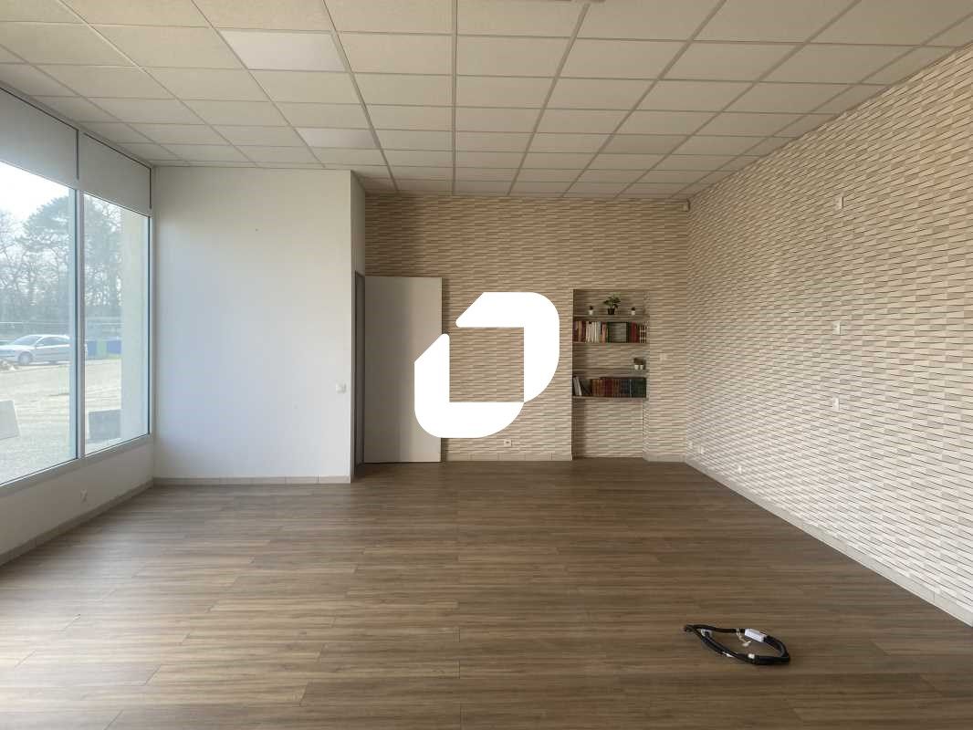 A proximité immédiate de la sortie 14 et de la so