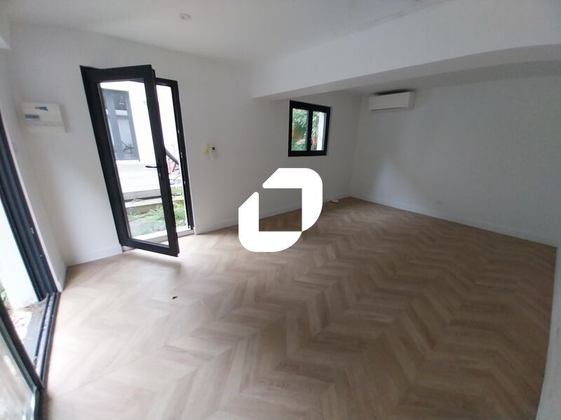 Sur la commune du Bouscat, au pied du tramway IMM