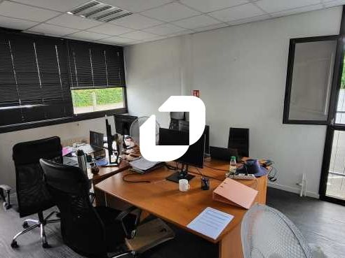 A proximité immédiate de la barrière Saint-Genès,